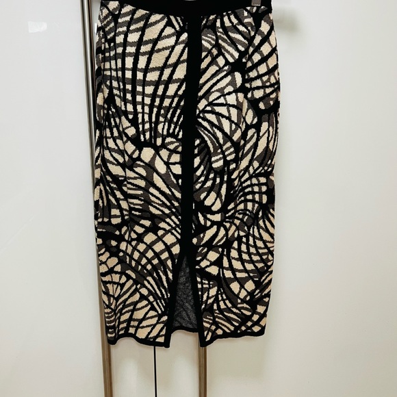 NWT Guess Posie Jacquard Skirt Black and Cream Size XSmall - Picture 4 of 8